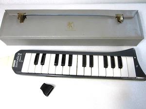 VINTAGE HOHNER MELODICA PIANO 26 MADE IN GERMANY WITH CASE AND SPARE MOUTHPIECE - Picture 1 of 22