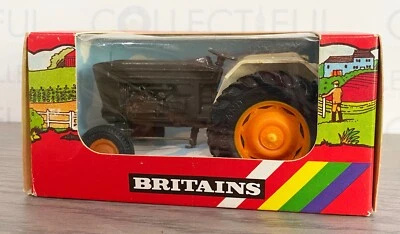 BRITAINS #9420 - FORD TRACTOR - GREEN WITH RED WHEELS - DIECAST MODEL IN BOX🔥 - Image 1 of 3