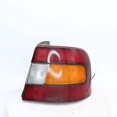 1992 Hyundai Elantra Lâmpada Traseira Direita Número da Peça = 166-58584R - Imagem 1 de 4