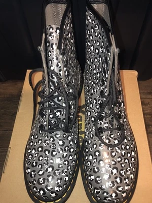Botas con cordones Dr Martens Gunmetal 1460 de cuero de leopardo fuerte para mujer talla 10” Foto 1 de 4