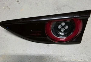 Luz trasera interior derecha Mazda 3 2019 2020 2021 hatchback BCKC-513F0 OEM - Imagen 1 de 9