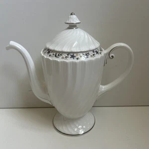 Royal Worcester Petite Fleur Made In England Fine Bone China Tea/Coffee Pot Lid - Picture 1 of 17