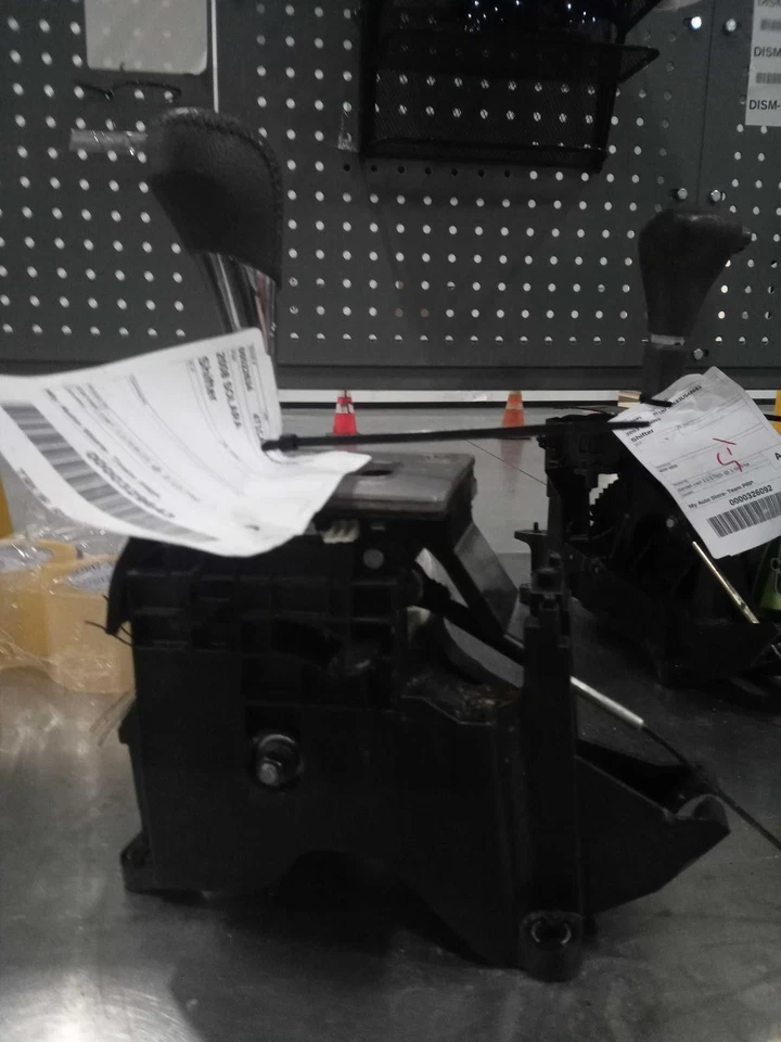 Conjunto de palanca de cambios de transmisión automática usado se adapta a: Toyota Solara Grade 2008 Foto 1 de 4