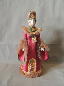 Vintage Russian porcelain doll in a wooden base Kykolbh-Prombicel - Picture 1 of 11