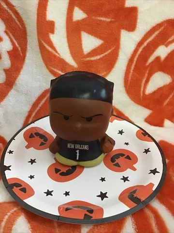 NBA 2022 Jumbo Squeezy Surprise~Zion Williamson~New Orleans Pelicans 5” Cover