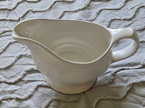 PFALTZGRAFF Gravy Boat Gazebo White Scalloped USA China - Picture 1 of 2