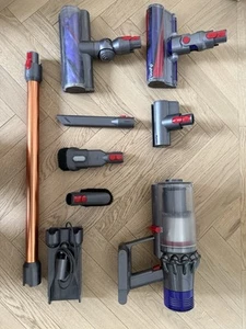 Dyson V10 Absolute - Picture 1 of 8