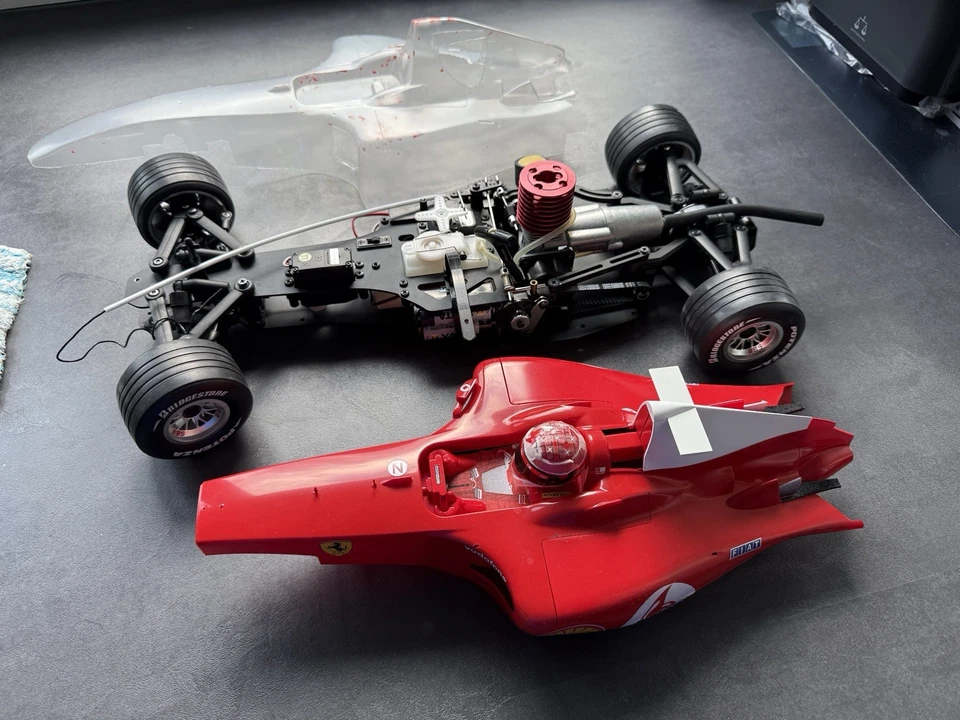 Deagostini Ferrari F2004 Kyosho F1 Rennwagen RC Car Verbrenner, Länge 550mm. - Bild 1 von 4