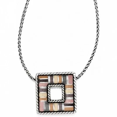 Nuevo con etiquetas Collar Colgante Cuadrado de Plata Neutro Pastel Brighton CABANA Precio de venta sugerido por el fabricante 54 USD Foto 1 de 2