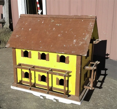 Vintage Primitive Folk Art Martin Bird House with Pole Mount Yellow and Brown Cover