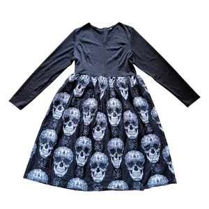 Kleid Sommerkleid Totenkopf & Blumenmuster Gr XL Schwarz Skull Gothic NEU - Picture 1 of 2