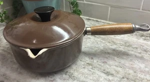 Le Creuset #18 Casseruola in ghisa smaltata marrone manico legno 1,5 qt. R34 - Foto 1 di 22