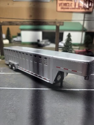 Greenlight 1:64 Livestock Trailer - Image 1 of 4