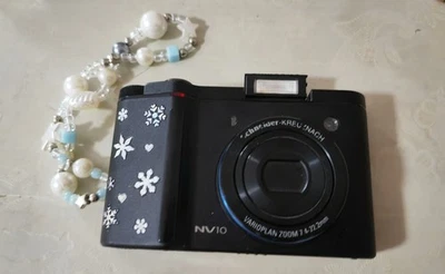 Samsung NV10 10.1MP Digital Camera 3x Optic Zoom 2.5" LCD - Daily/Travel - Image 1 of 4