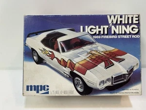 MPC White Lighting 1969 Pontiac Firebird street Rod 1/25 VTG - Picture 1 of 15