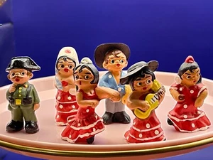 Vintage spanische ""Mud People"" Figuren Flamenco Gruppe 2"" groß; 1 Figur beschädigt - Bild 1 von 4