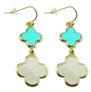 DOUBLE CLOVER DROP/DANGLE EARRING 2 SIDED TURQUOISE (FAUX) & WHITE ENAMEL - Bild 1 von 1