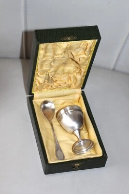 coquetier ancien + cuillère - coffret - baptême - voir poinçons - 39 gr - exc ét - Photo 1/4