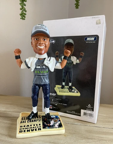 RUSSELL WILSON Seattle Seahawks NFL Super Bowl Champs Newspaper Bobblehead NIB! Cover
