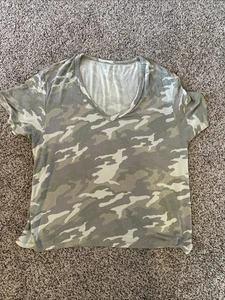 Womens American Eagle T-shirt CAMO Soft Large V Neck Buttery Soft. Sz. M. VG+ - Picture 1 of 9
