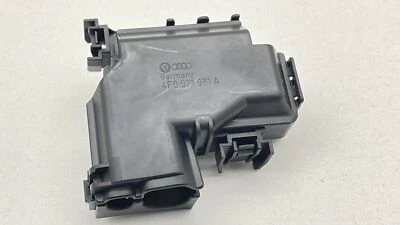 2005 - 2011 奥迪 A6 四轮保险丝盒支架原始设备制造商 #4F0941824 — 第 1/3 张图片