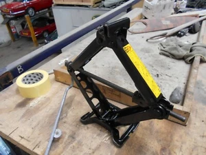 Jaguar X-Type Genuine Car Jack. Operational 2001-2009 - Picture 1 of 2