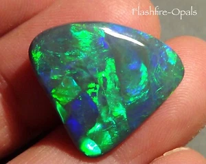 13.ct. GEM SOLID BLACK OPAL BRILLIANT GRÜNE BLOCK PATTERN! Video FLASHFIRE-OPALS - Picture 1 of 10