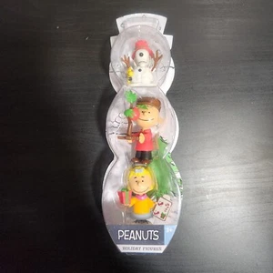 Peanuts Holiday Figure Deluxe Set Holiday Figures/ Snoopy, Charlie Brown & Sally - Picture 1 of 11