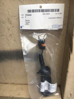 Arnés de cables del ventilador de refrigeración del motor Chevrolet Malibu 04 - 09 GM 15242642 Foto 1 de 4