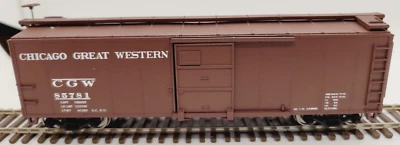Walthers HO Scale CGW Chicago Great Western 40' X-29 Box Car 85781 - Image 1 of 4