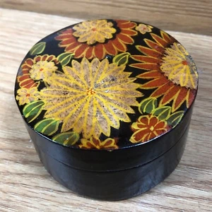 Sm. 3.3125” x 1.8125” round oriental paper mache trinket box FLORAL FLOWERS TOP - Picture 1 of 15