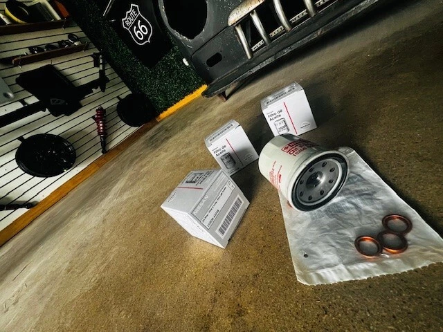 SET 3 Genuine Nissan Infiniti Engine-Oil Filter 15208-65F0A with gaskets - Image 1 of 4