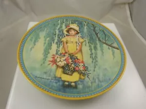 Vintage 1986 Edwin Knowles Limited Ed Osterteller Mädchen Blumen - Bild 1 von 5