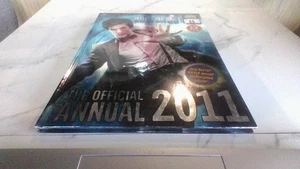 DOCTOR WHO ANNUAL 2011 1st UK H/B + GIANT POSTER MATT SMITH KAREN GILLAN - Picture 1 of 4