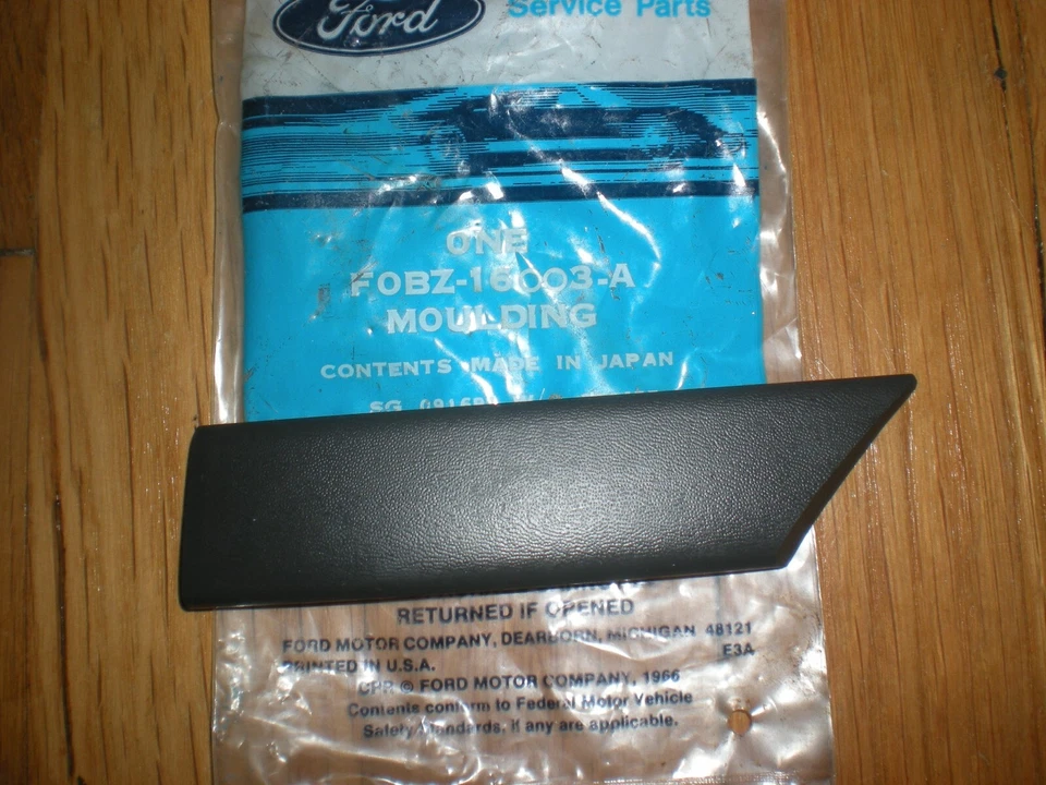 Moldura guardabarros delantero derecho Ford Festiva 1990-1993 F0BZ-16003-A nuevo de lote Foto 1 de 1