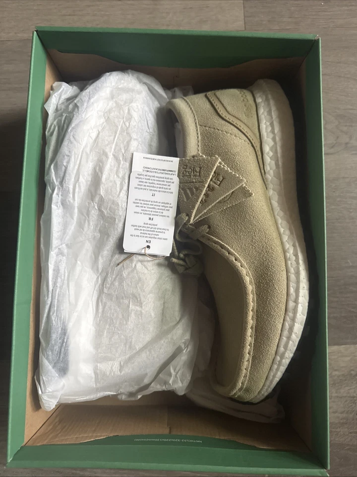 Kith 8th St Wallabee x Adidas Ultraboost x Clarks Talla 9) JR6729 Foto 1 de 4