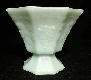 COMPOTA DE VIDRIO DE LECHE BLANCA VINTAGE - 6" DIÁMETRO - PATRÓN DE UVA - GRANO DE GUIJARRO FI - Imagen 1 de 3