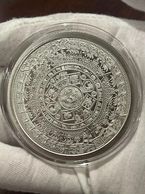 Scarce 5 Oz .999 Silver Aztec Mayan Calendar Cuauhtemoc Bullion Round in Capsule - Image 1 of 4