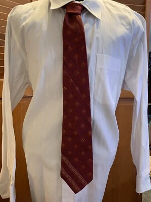 Gravata masculina vintage anos 70 YVES SAINT LAURENT YSL listra geométrica marrom 4” de largura - Imagem 1 de 4