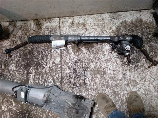 Barra de cambios y piñón de dirección asistida Ford Fusion 2010-2012 sin eléctrico OEM usado Foto 1 de 1