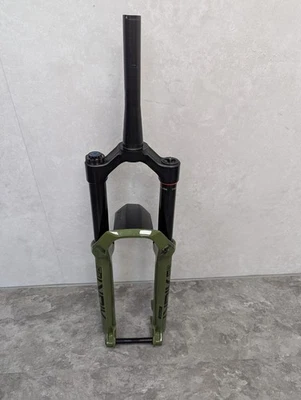 29" 160mm RockShox Lyrik Ultimate D1 RC2 Charger 3 Forks - Image 1 of 4