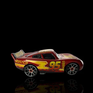 Disney Pixar Cars ~ 2016 Lightning McQueen #95 Rust-Eze Red ~ 1:55 Diecast - Picture 1 of 8