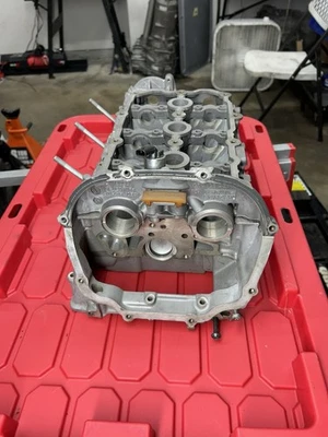 Culata pasajero derecho AUDI 3,0 L 13-17 06E103404T Foto 1 de 4