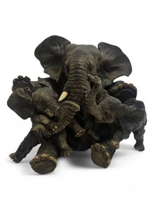 Elephant Mum And Two Calfs Elephant Ornament NB 1 Of The Baby Trunk Been Glued - Picture 1 of 11