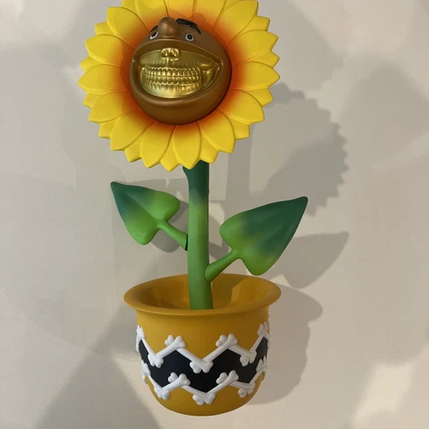 Ron English x Made By Monsters Charlie Brown Grin Sunflower Limited Signed Cover