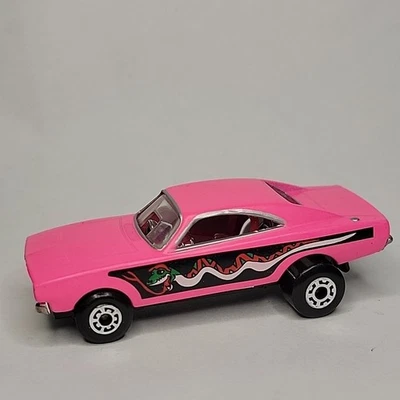 Caja de cerillas Lesney Superfast 1971 vintage n.º Dodge Charger Dragster Mopar 70 rosa Foto 1 de 4