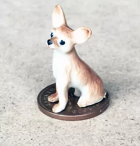 Cucciolo in ceramica Chihuahua sedile cane Tumdee bambole scala 1:12 ornamento casa KD14 - Foto 1 di 7