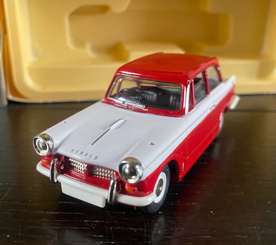 VANGUARDS TRIUMPH HERALD MINT IN  BOX 1:43 - Immagine 1 di 3