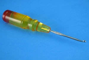 Gancho para alfombra de ganchillo de acero Boye 00 vintage con mango de destornillador de acetato ergonómico - Imagen 1 de 15