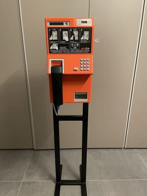 PIEDISTALLO per TELEFONO Pubblico  a GETTONI ROTOR Sip Anni 90 Cabina Telefonica - Immagine 1 di 4